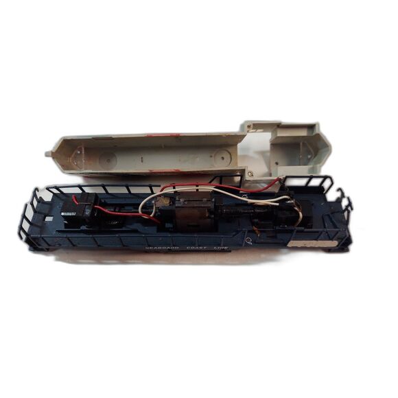 AHM SPIRIT OF 1776 Seaboard Coast Line HO DIESEL LOCOMOTIVE *Tested, for Parts - Picture 3 of 4